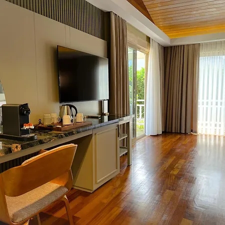 Hera Hotel