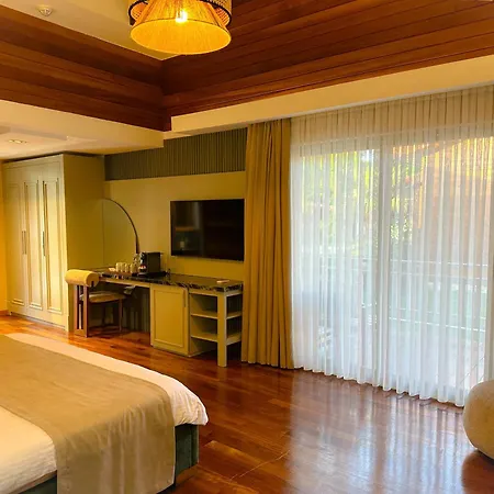 Hera Hotel